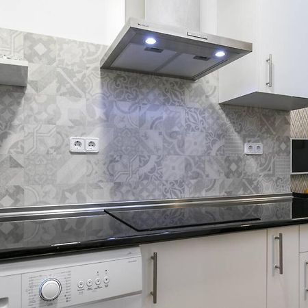 Apartamentos Plaza De Pedro Zerolo I Мадрид Екстериор снимка