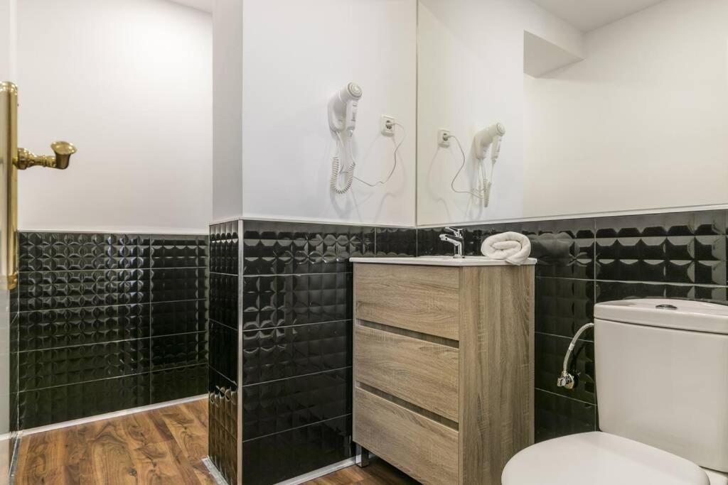 Apartamentos Plaza De Pedro Zerolo I Мадрид Екстериор снимка