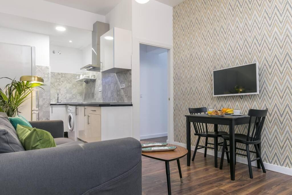 Apartamentos Plaza De Pedro Zerolo I Мадрид Екстериор снимка
