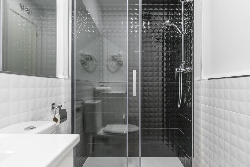 Apartamentos Plaza De Pedro Zerolo I Мадрид Екстериор снимка