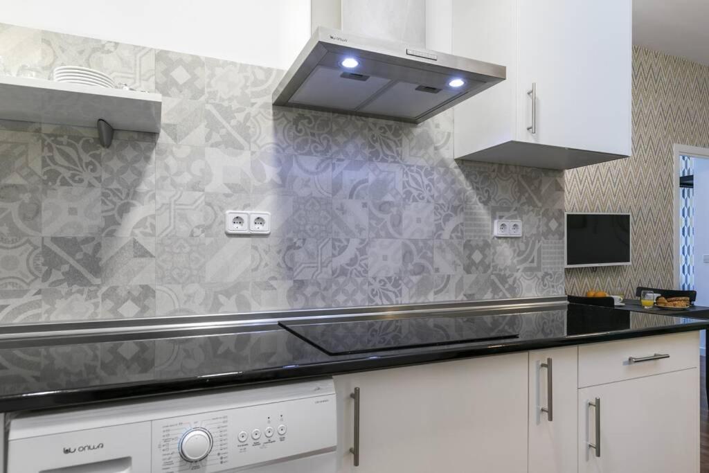 Apartamentos Plaza De Pedro Zerolo I Мадрид Екстериор снимка